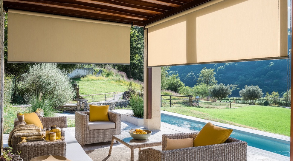 Motorized screens on the patio