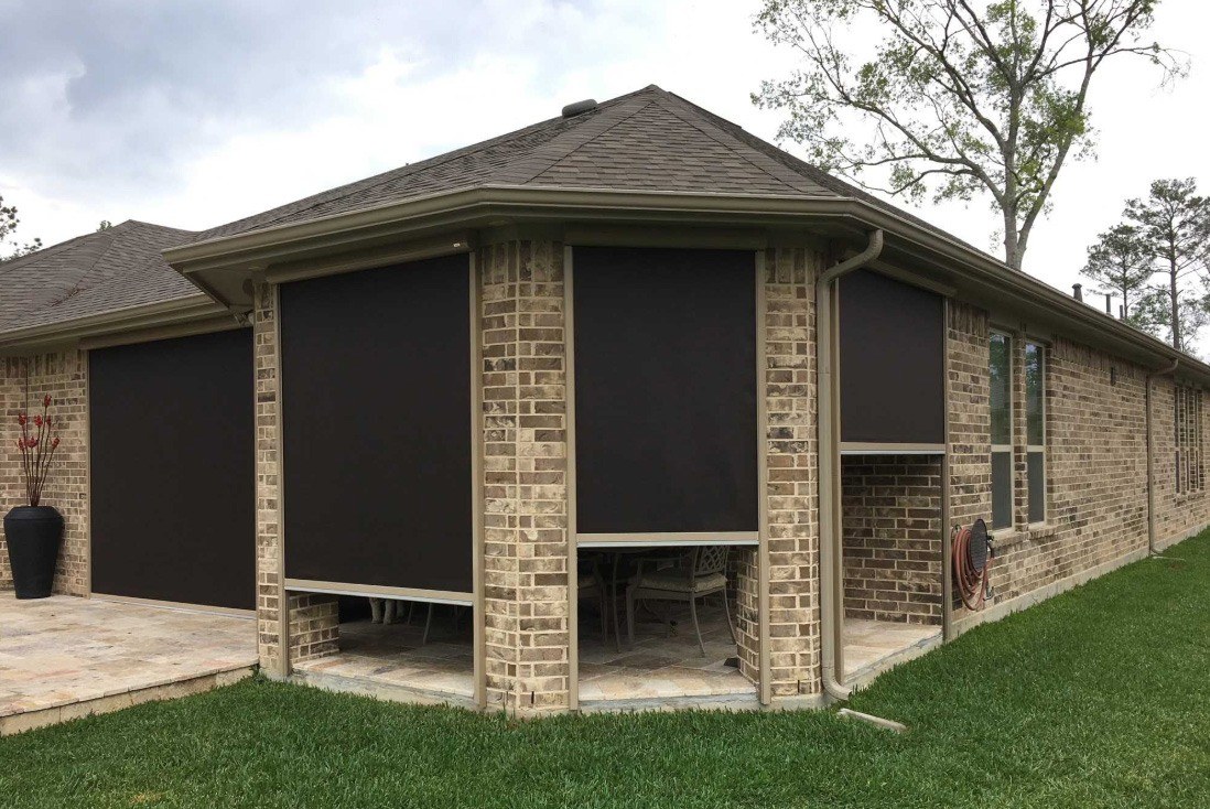 Small patio area protected with shades