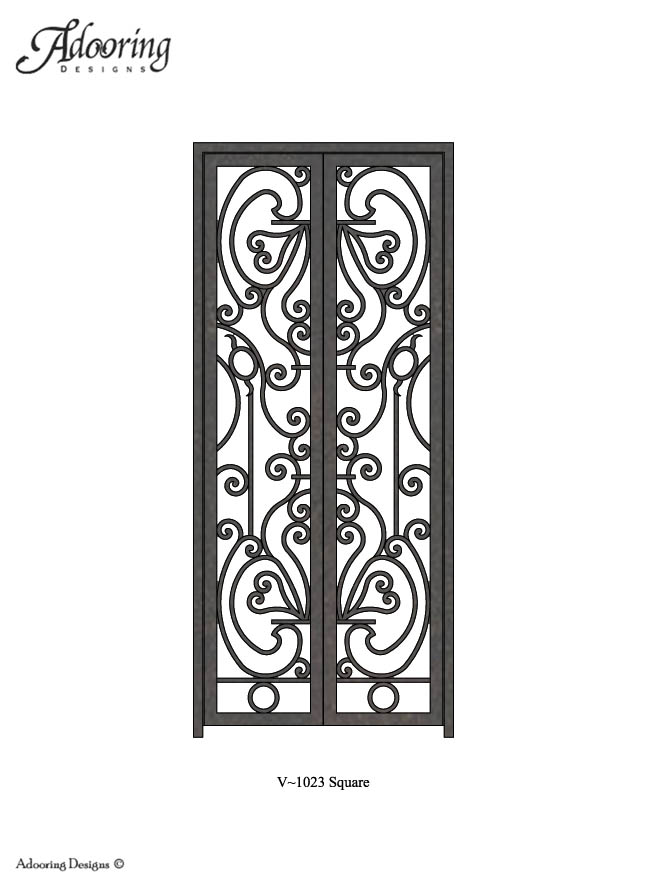 Double wine cellar gate with square top and complex pattern